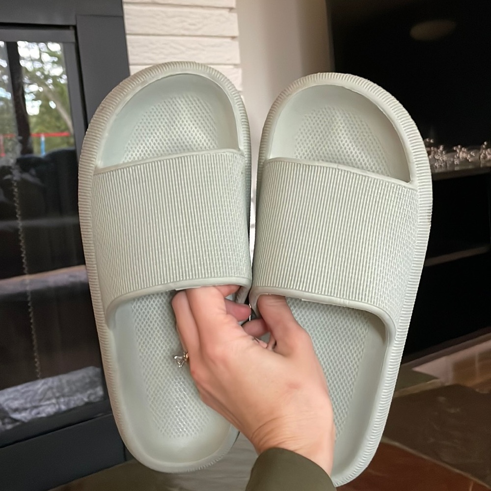 Roolee Pillow Slides